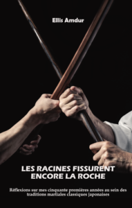 Les racines fissurent encore la roche